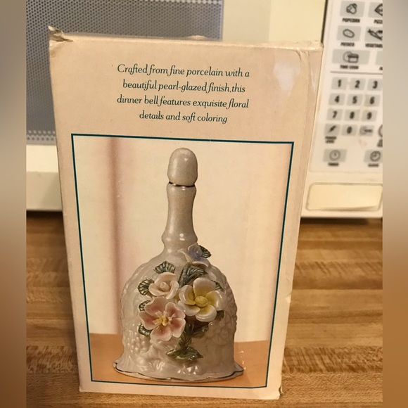 Vtg 6" Porcelain Dinner Bell 3D Sculpted Easter Spring Floral w/Gold Trim Detail - Picture 5 of 7